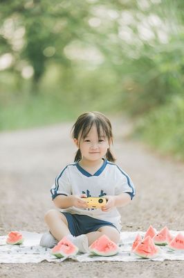 修图师胡鹏的儿童摄影作品《夏日》